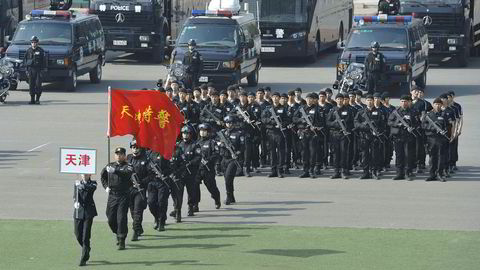 Det antas at Kina henretter flere personer enn alle andre land til sammen. På bildet marsjerer en enhet med spesialpoliti i Beijing.