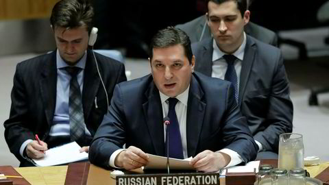 Russlands viseambassadør til FN, Vladimir Safronkov, snakker under sikkerhetsrådets møte i FN onsdag kveld.