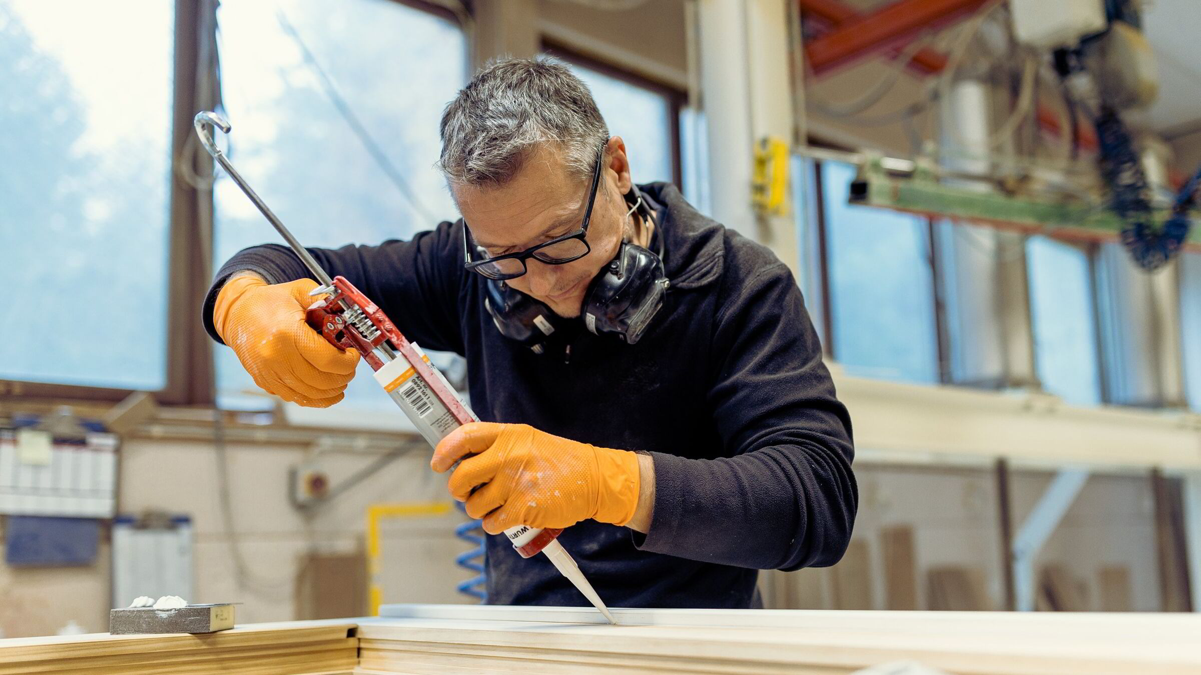 Dørfabrikk frykter massepermittering: – Lever fra hånd til munn