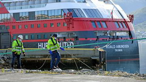 Etter smitteskandalen om bord på MS «Roald Amundsen» i juli, er alle ekspedisjonscruise avlyst på ubestemt tid, og selskapet har ikke oppdatert markedet om utviklingen i bookinger. Ansatte frykter for om kundene kommer tilbake. Her fra Tromsø.