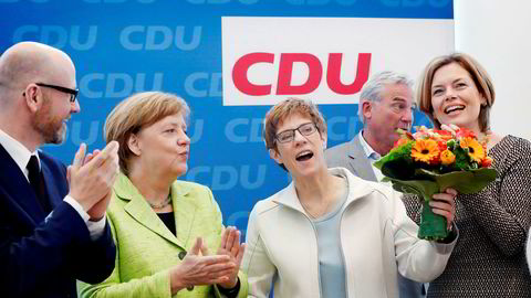 – Folket valgte stabilitet og troverdighet, sa CDUs generalsekretær Peter Tauber etter valget i Saarland i Tyskland i helgen. Her sammen med (fra venstre) forbundskansler Angela Merkel,  Saarlands statsminister Annegret Kramp-Karrenbauer og partinestleder Julia Klöckner.