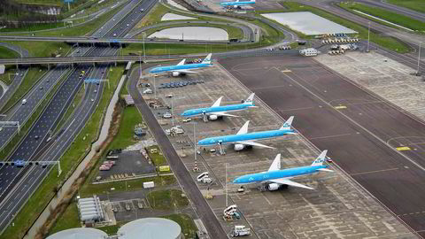 Både Virke og flere reisebyråer reagerer kraftig på at blant andre KLM og Air France nå har strupt mulighetene for refusjon av billetter.