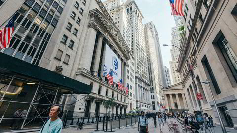 Pilene pekte nedover på Wall Street tirsdag. Markedet er avventende i forkant av en begivenhetsrik dag på torsdag.