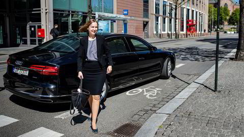 Iselin Nybø fremsnakker i debatten med Ap en form for passiv stat som overhodet ikke ligner på den rollen de selv mener at staten skal spille, skriver artikkelforfatteren.