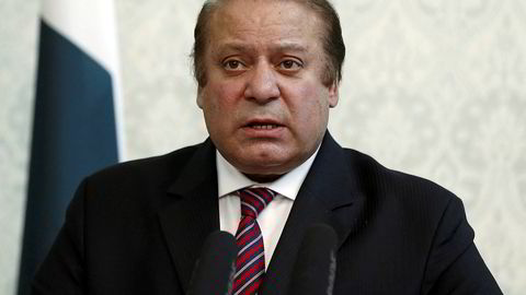 Den pakistanske statsministeren Nawaz Sharif tvinges til å gå av grunnet korrupsjonsanklager som følge av funn i Panama Papers.