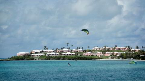 Kitesurfing er en populær virksomhet på Bermuda. En annen er å sluse penger via øya for å unngå skatt.