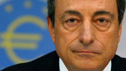 ECB-sjef Mario Draghi mener den globale systemrisikoen har økt på grunn av den politiske usikkerheten etter valget av Donald J. Trump i USA.