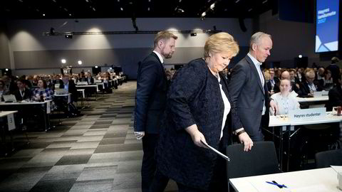Da Erna Solberg åpnet Høyres landsmøte, understreket hun at det skal være «moderate» skattelettelser. Her er hun sammen med helseminister Bent Høie (til venstre) og kommunal- og moderniseringsminister Jan Tore Sanner.