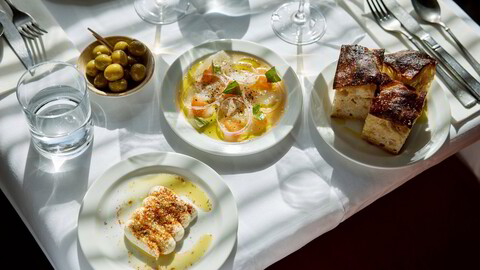 Et mye instagrammet bord: Oliven, villkveite, focaccia og ricotta i finstemt fargeharmoni.