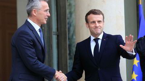 Natos generalsekretær Jens Stoltenberg besøkte torsdag Frankrikes president Emmanuel Macron ved Élyséepalasset i Paris. Foto: Michel Euler / AP / NTB scanpix