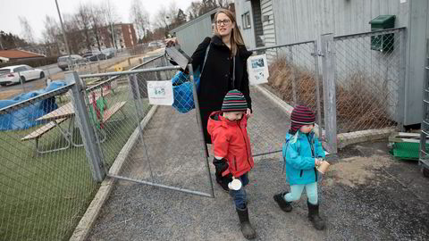 Småbarnsmor Annika Kron visste ikke at sent kveldsarbeid kunne være i strid med arbeidsmiljø­ loven. For henne har det vært gull verdt å kunne jobbe inn noen timer etter at barna er hentet i barnehagen.