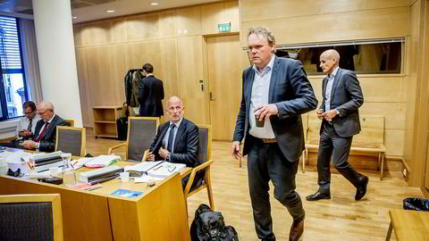 Gründer og investeringsdirektør Peter Chester Warren (i midten), tidligere administrerende direktør Øyvind Tvilde (foran), tidligere styreleder Christian Wahl (til høyre) og advokat Jens Brede (med rødt slips) møtte denne uken i Oslo tingrett.