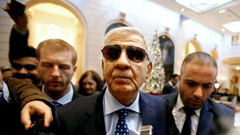 Iraks oljeminister Jabar Ali al-Luaibi ankommer et hotell i Wien i forkant av oljetoppmøtet i den østerrikske hovedstaden.