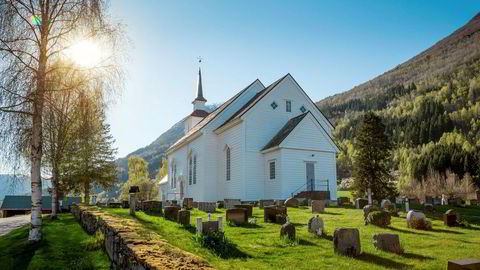 Opplysningsvesenets fond har aldri hatt å gjøre med noe annet gods enn det som lå til de lokale sokneprestene, og som altså senere ble samlet i fondet slik vi kjenner det i dag, skriver forfatteren.