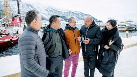Fra venstre: Geir Lundberg fra Gratanglaks, divisjons­direktør Liu Yu i det kinesiske utenriks­departementet, partner Hansong Jiang i Arctic Green Seafood as, admini­strerende direktør Arild Vollan i Arctic Green Seafood Group as og Jiangs kone, pianist Fu Xin, på Arctic Frontiers-konferansen i Tromsø.