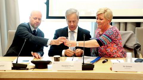 Oljefondets toppsjef Yngve Slyngstad (til venstre), sentralbanksjef Øystein Olsen og finansminister Siv Jensen under høringen av regjeringens melding om Oljefondet.