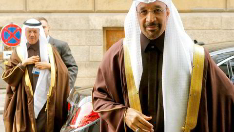 Saudi Arabias energiminister Khalid al-Falih på vei inn i onsdagens Opec-møte. Han uttalte før møtet at haner «optimist», men at «mye gjenstår» i forhandlingene.