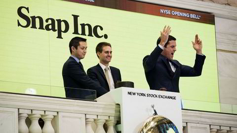 Snapchat-gründerne Bobby Murphy (f.v.) og Evan Spiegel var tilstede da Snap-aksjen ble børsnotert på New York Stock Exchange i begynnelsen av mars.