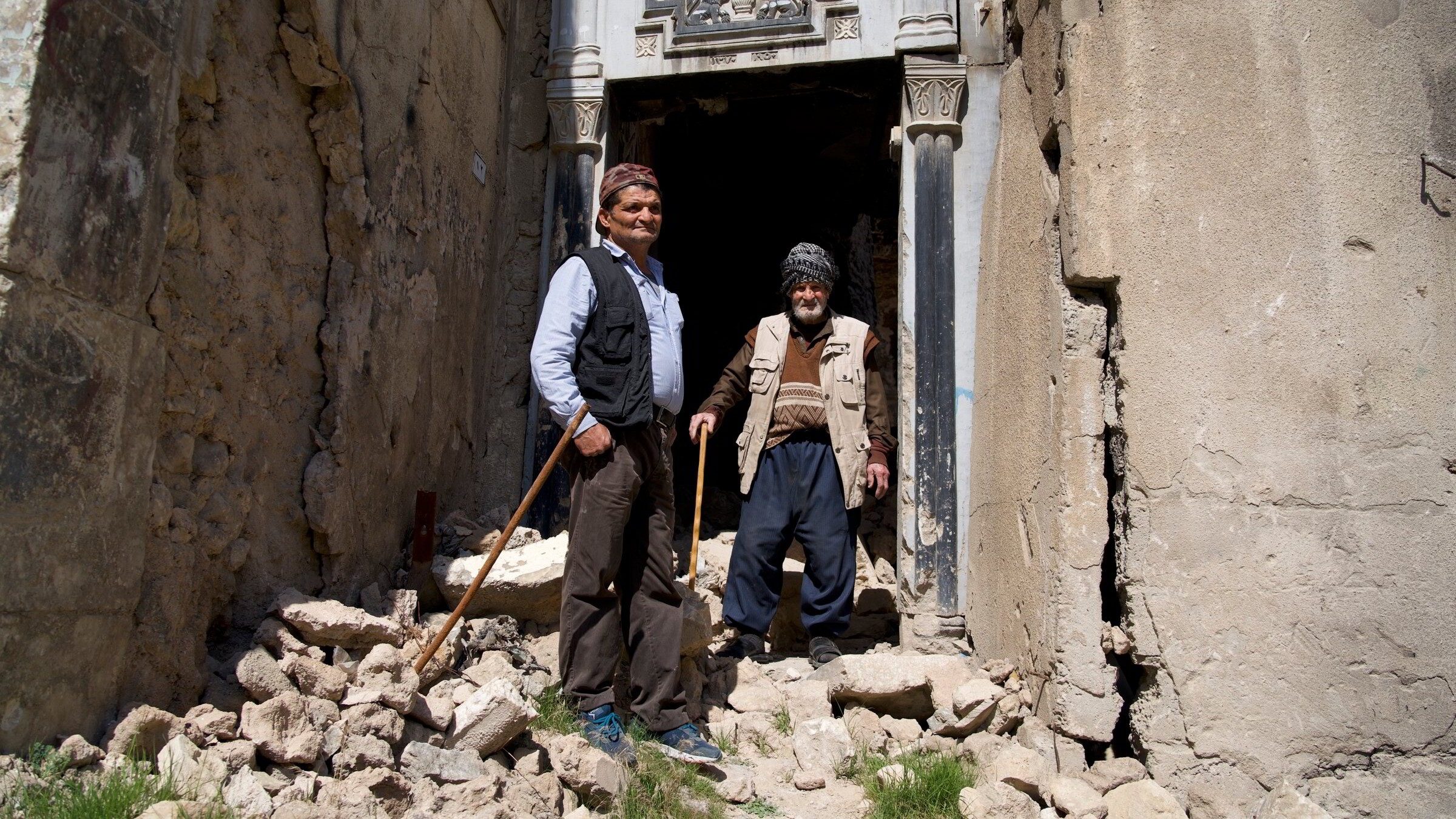 Reiser seg fra ruinene