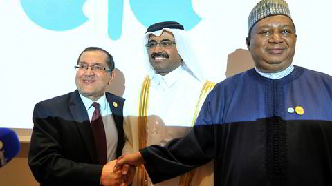 Avbildet er Algeries energiminister Noureddine Boutarfa (t.v.), Qatars energiminister Bin Saleh Al-Sada, og generalsekretær i Opec og tidligere oljeminister i Nigeria, Mohammed Barkindo (t.h.), avbildet under et av møtene i oljekartellet Opec i 2016.
