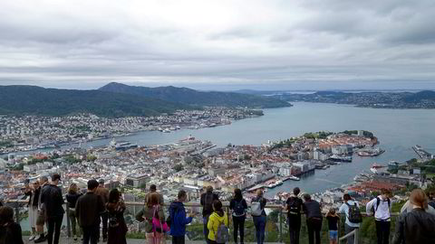 Bergen er Norges desidert største cruisehavn. Nå får ikke cruisepassasjerene komme i land.