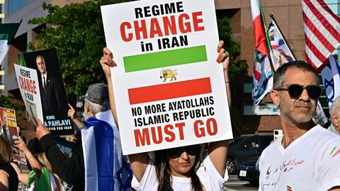 Mens Trump annonserte våpenhvile, ropte demonstranter i Los Angeles på regimeskifte i Iran.