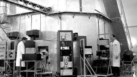 Utgangspunktet for Institutt for atomenergis datarevolusjon var forskningen rundt de to forsøksreaktorene i Halden og på Kjeller, skriver artikkelforfatteren. Bildet viser atomreaktoren på Kjeller.