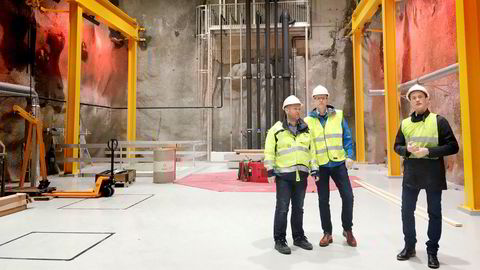 Kraftverksjef Arve H. Jakobsen (fra venstre), konserndirektør for energi Leiv Inge Ørke og økonomidirektør Hans Wilhelm Vedøy mener nyinvesteringene i Jøssang kraftverk neppe ville blitt vedtatt i dag.