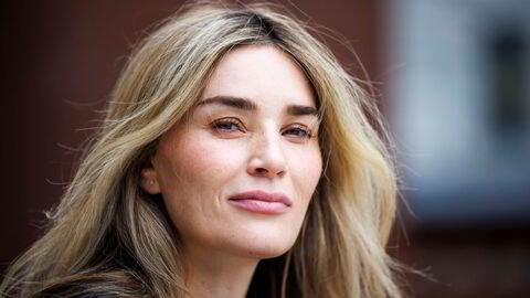 Da en av landets mest kjente motefamilier solgte majoriteten av Holzweiler til kinesiske eiere, ble en del av det norske klesmerket Camilla Pihl med.
