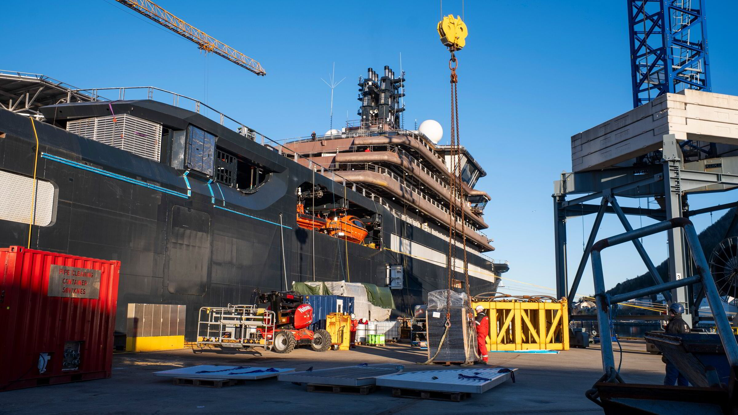 Her er Røkkes nye superyacht «Rev Ocean»