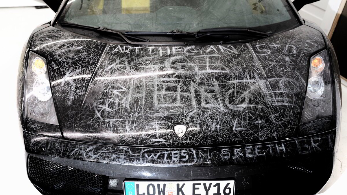 Arrestasjoner, millioninntekter, 15 års hemmelighold og en vandalisert Lamborghini