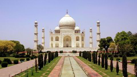 Taj Mahal i Agra, bygd mellom 1630 og 1650, er en av de viktigste turistattraksjonene i India, blir nå gjenåpnet.