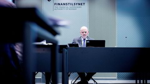 Finanstilsynet la onsdag frem sin rapport om hvordan bankene følger de nye reglene for forbrukslån. Her er Finanstilsynsdirektør Morten Baltzersen under en presentasjon tidligere i år.