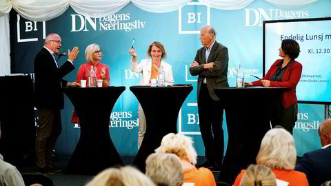 Fra venstre Gunnar Bovim, styreleder ved Oslo universitetssykehus, Ingvild Kjerkol (Ap), Lene Haug, initiativtager Redd Ullevål og førstekandidat i Oslo for Helsepartiet, Michael Tetzschner (Høyre) og Eva Grinde.