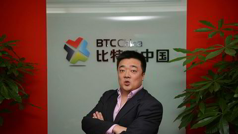Kinesere flokker til den digitale valutaen bitcoin og har sendt prisen på nesten samme nivå som en unse gull. Bobby Lee står bak Kinas største digitale valutabørs – BTC China.