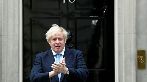 Storbritannias statsminister Boris Johnson utenfor statsministerboligen i London.