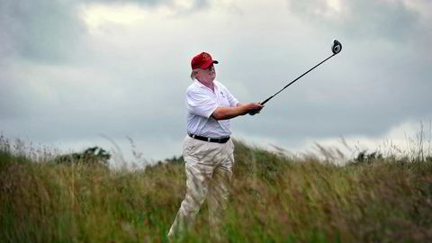 Donald Trump spiller golf på egen bane i Aberdeenshire i Skottland. Nå får han skattelette.