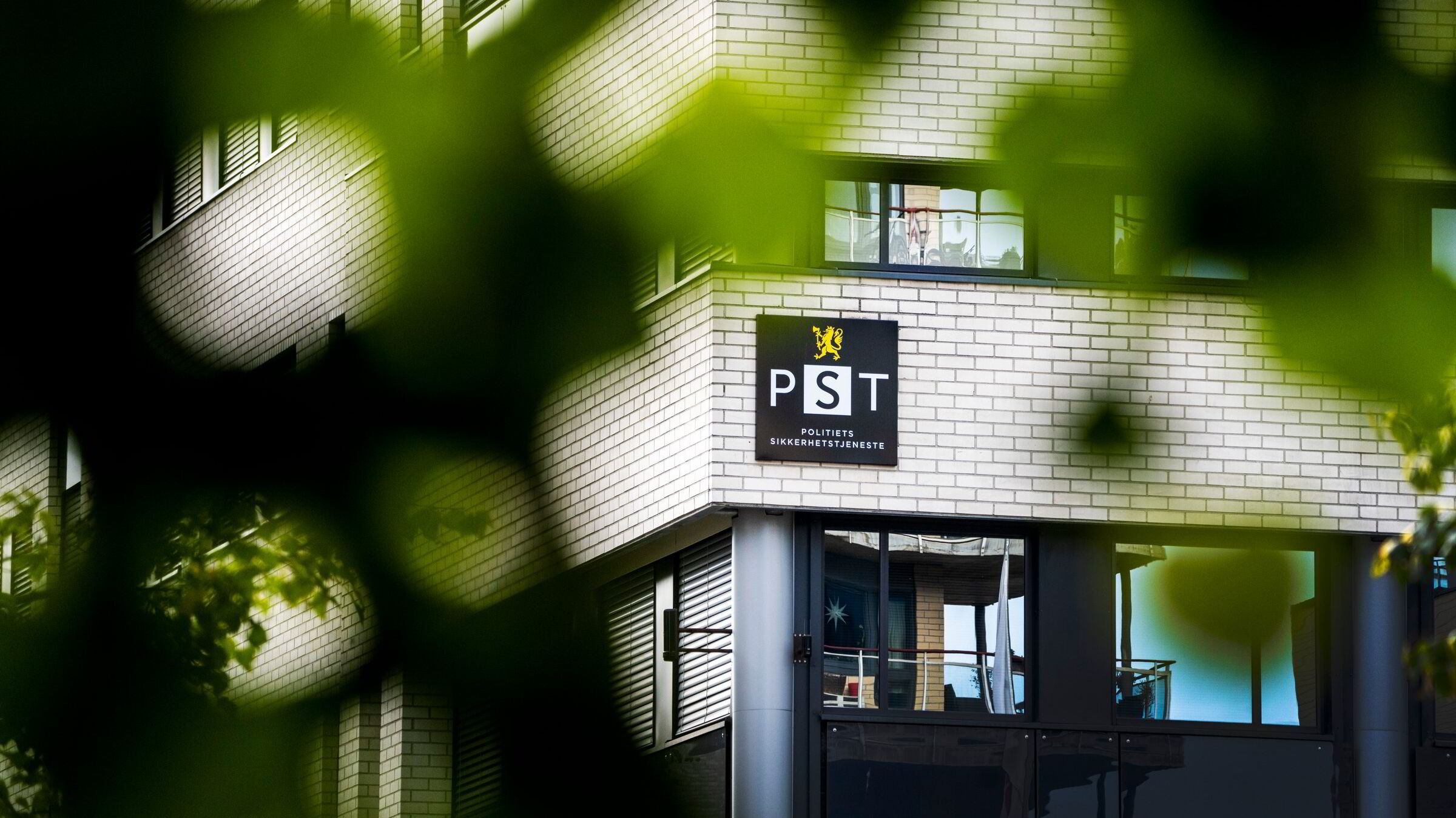 PST-betjent avfyrte vådeskudd i veske på skjult oppdrag