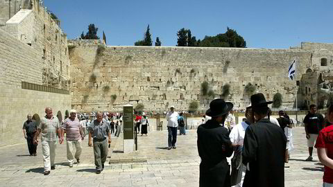 Vestmuren i Jerusalems gamleby regnes som en av jødedommens helligste steder. Nå vil Israel bygge jernbanestasjon under området og kalle den opp etter president Donald Trump.