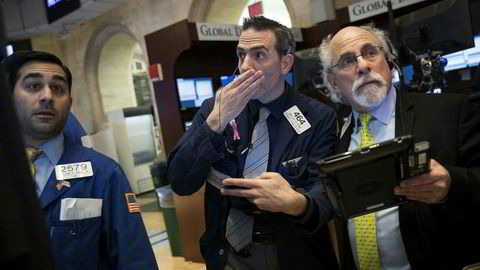 Aksjetradere i aksjon på New York Stock Exchange på Wall Street i New York, USA.