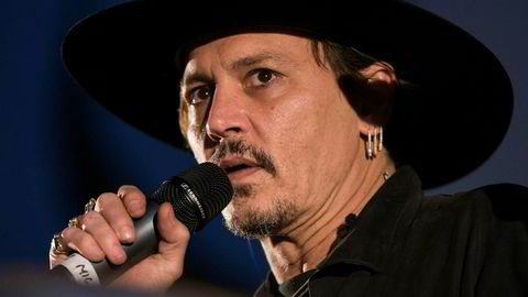 Skuespiller Johnny Depp kommed kontroversielle uttalelser på Glastonbury-festivalen torsdag.