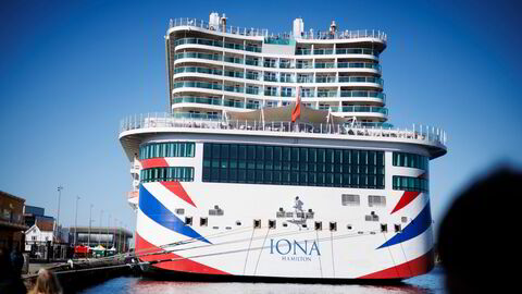 Hotellskatten uteblir, men Stortinget innfører skatt for cruiseturister. Bildet viser et cruiseskip i Stavanger sentrum.