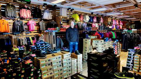 Tor-Andre Skeie er daglig leder i butikkjeden Sport Outlet, som tjener godt på billig sportsutstyr.