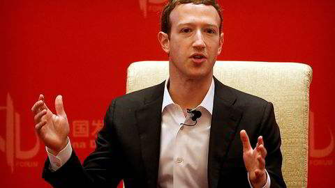 Facebook-sjef Mark Zuckerberg deltar i en paneldiskusjon i Beijing i mars 2016.