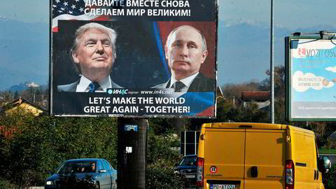 Det er verdt å merke seg at Trump er positiv til Russland. Det kan være godt nytt for Norge, siden gode forbindelser mellom Washington og Moskva kan føre til avspenning i våre nærområder, skriver Asle Toje. Her er Donald Trump og Russlands president Vladimir Putin avbildet på en plakat i Danilovgrad i Russland.