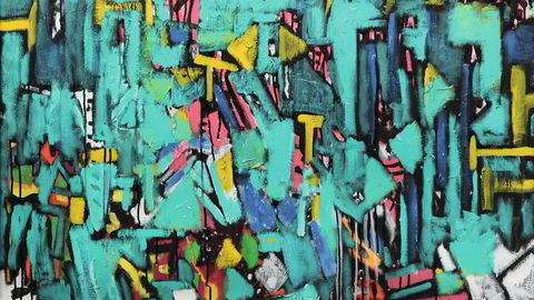 Action. I Lars Kristian Gulbrandsen-maleriet som Kunsthall Oslo nå viser, spraker 1980-tallets farger. Selv om han bodde på øya Hidra på sørlandskysten, fulgte han med i kunstutviklingen internasjonalt.
