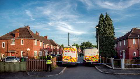 Politiet sperret av området rundt boligen til Salman Abedi, den antatte selvmordsbomberen i Manchester. Salman Abedi, som sto bak terrorangrepet i Manchester, bodde i området Fallowfield i Manchester. Beboerne har mange tanker rundt at ham kommer fra dette området.