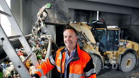 Administrerende direktør Øivind Brevik i Romerike Avfallsforedling sier det har valgt flere selskaper til å hente søppel for å redusere risiko, hindre duopol og få ned kostnadene. Her fra avfallsanlegget på Skedsmo nord for Oslo.