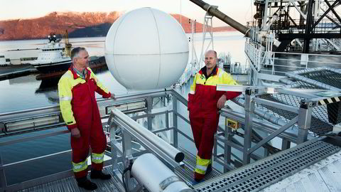 Teknisk sjef Stig Arne Liavåg (til venstre) på brønnoperasjonsfartøyet «Island Wellserver» og mekaniker Raymond Longva på brønnoperasjonsfartøyet «Island Frontier» er i opplagsteamet til Island Offshore Management. I bakgrunnen «Island Crusader».