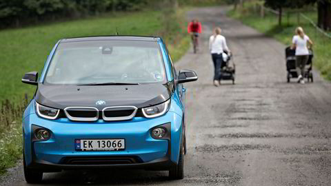 BMW i3 har fått utvidet batterikapasitet og dermed kan man komme lengre ut fra byen. Nå nærmer BMW seg til å bli Norges nest største bilmerke. Her fra en biltest.